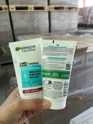 Sữa Rửa Mặt Garnier Hautklar 3in1 Dành Cho Da Mụn & Bị Nhờn