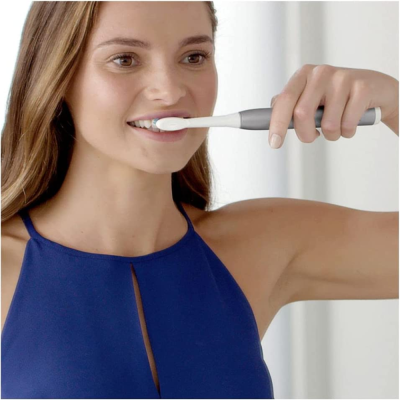 Bàn chải điện cao cấp ORAL-B Pulsonic Slim Luxe 4500 kèm hộp đựng du lịch màu bạch kim