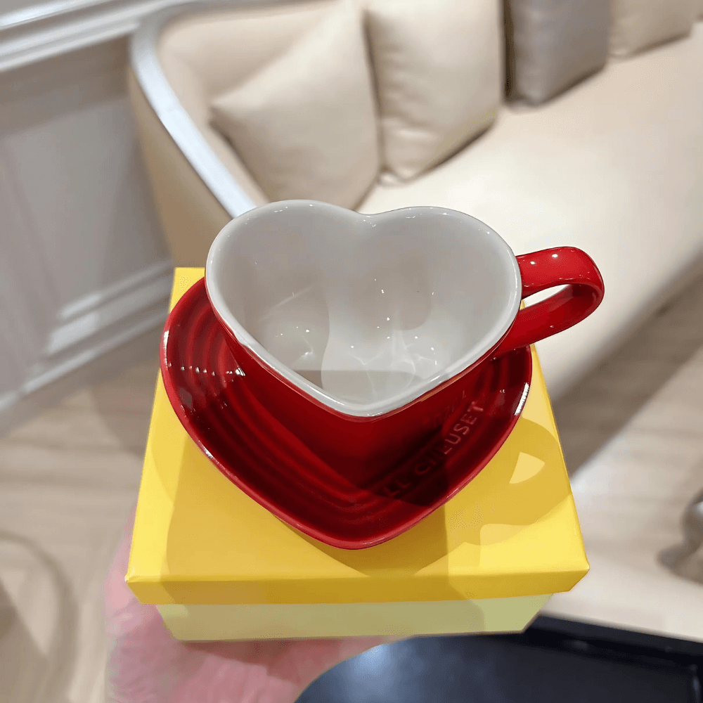 Set cốc trái tim kèm đĩa lót Le Creuset màu đỏ