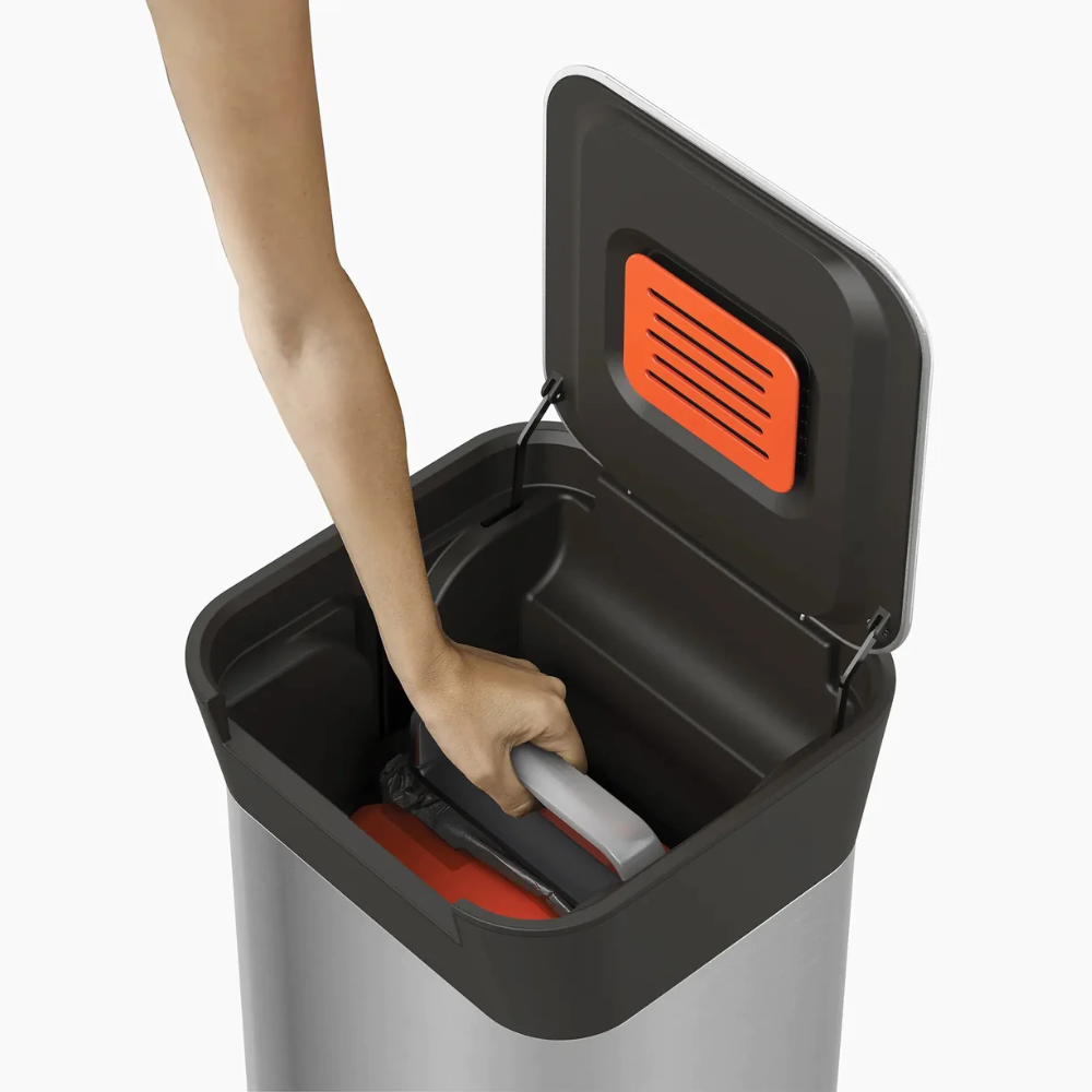 Thùng rác nén rác và khử mùi Joseph Joseph Titan 20L Steel 30037