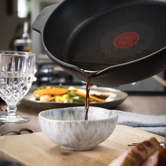 Chảo đúc cao cấp Tefal Robusto có miệng rót 24cm E2490444