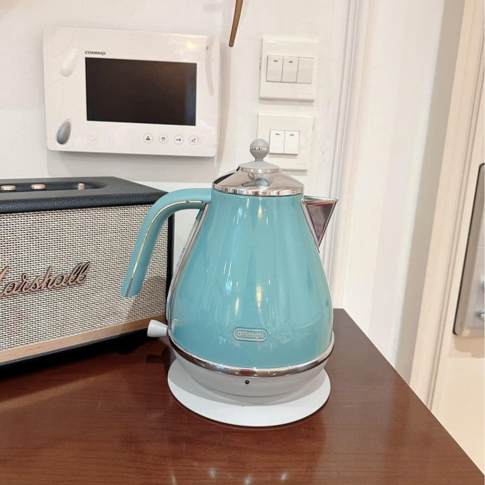 Ấm siêu tốc De'Longhi Icona Capitals 1,7L màu xanh ngọc