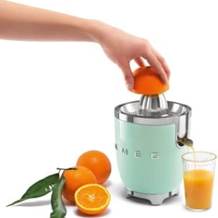 Máy vắt cam SMEG CJF11PGEU màu xanh bạc hà
