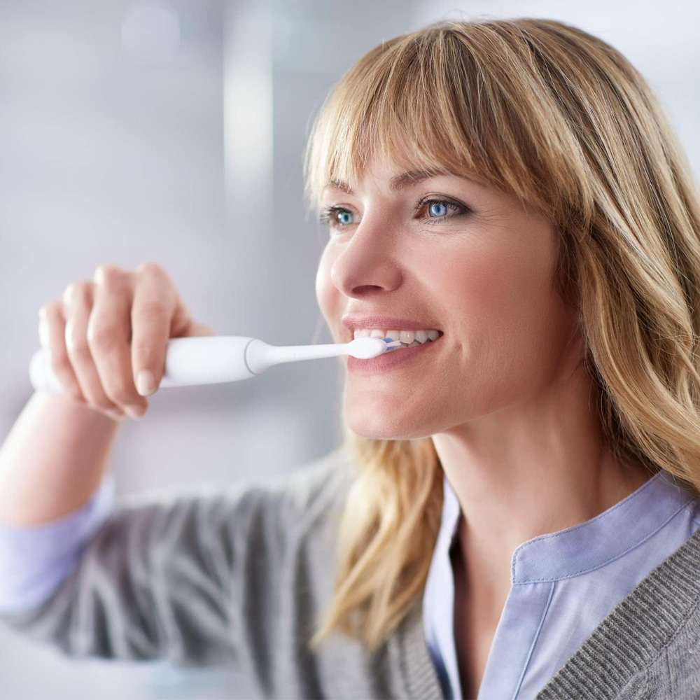 Bàn chải điện Philips Sonicare 4500 HX6839/28 màu trắng kèm hộp đựng du lịch